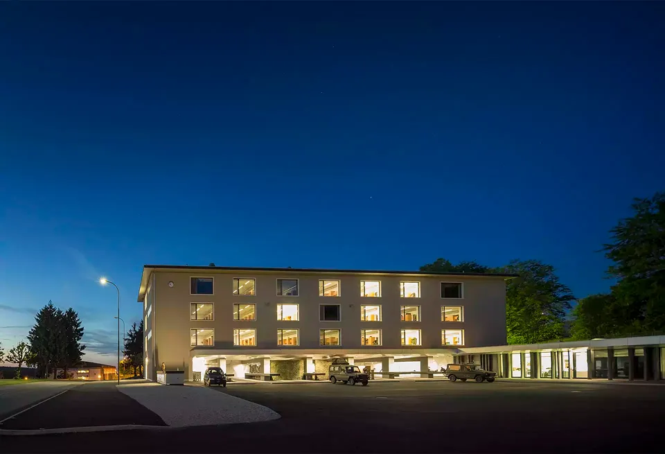 Extérieur caserne