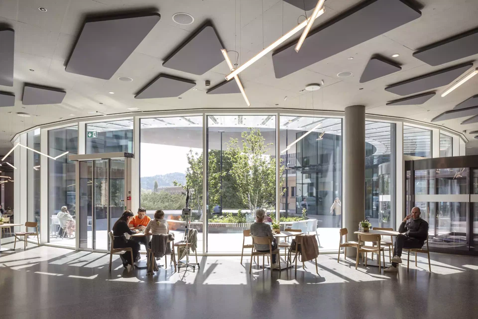 Foyer und Begegnungsfläche