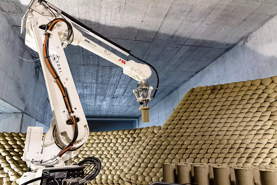 Clay Rotunda, fabrication setting with robotic arm, SE SEMUSICLAB, Bern 2020-2021(c) Gramazio Kohler Research, ETH Zürich. Photo: Indra Santosa