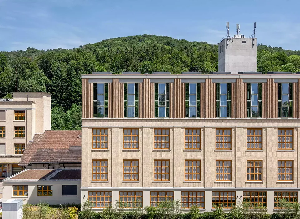Westfassade / ehemalige Suppenabfüllerei und Kistennaglerei von Maggi