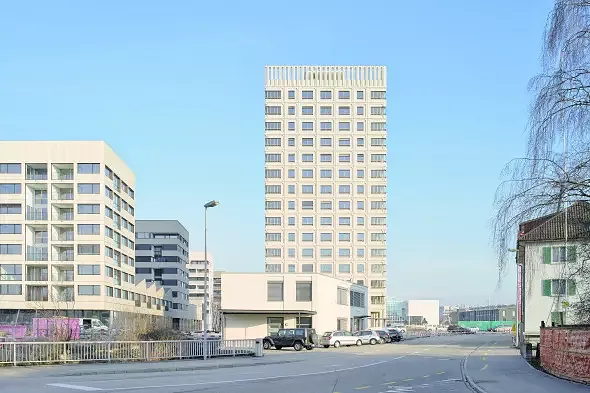Westfassade zur Nachbarschaft