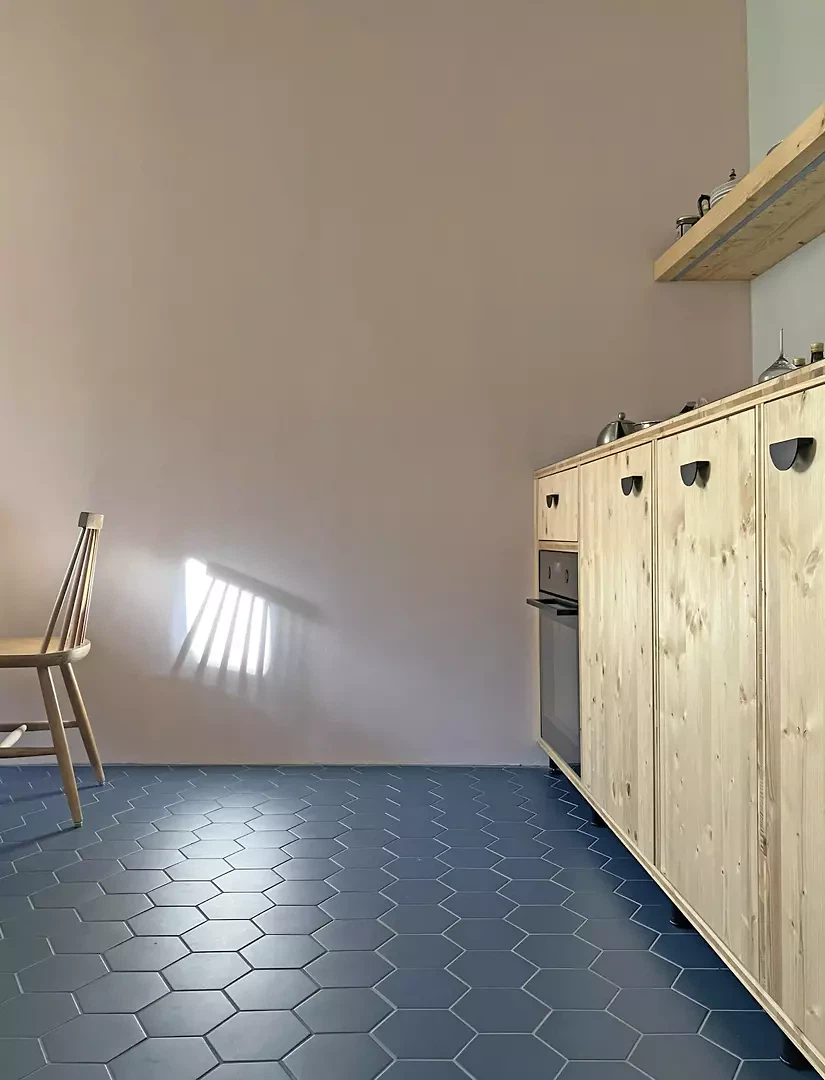 Zusammenspiel von Farbe, Material und Licht