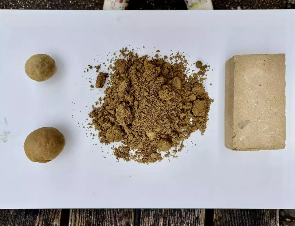 Terre e'excavation, teste, brique en argile