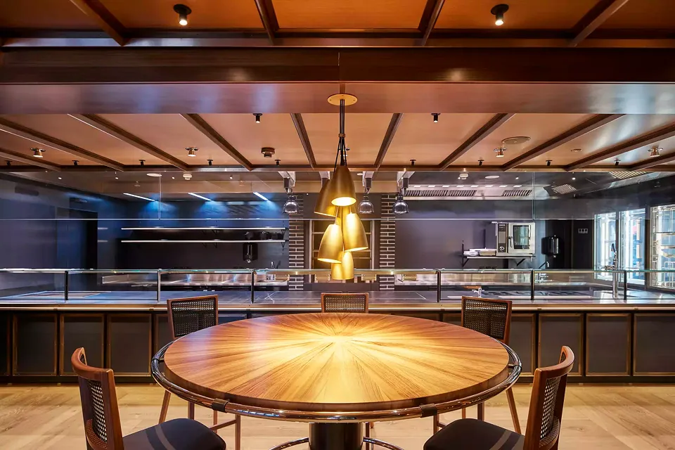Restaurant Ochsen Center Table