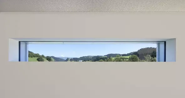 Fensterschlitz im Wohnraum Foto: Andreas Marbot