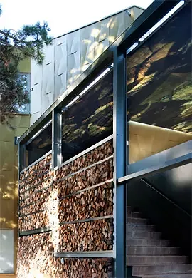 Vue de l'escalier d'entrée