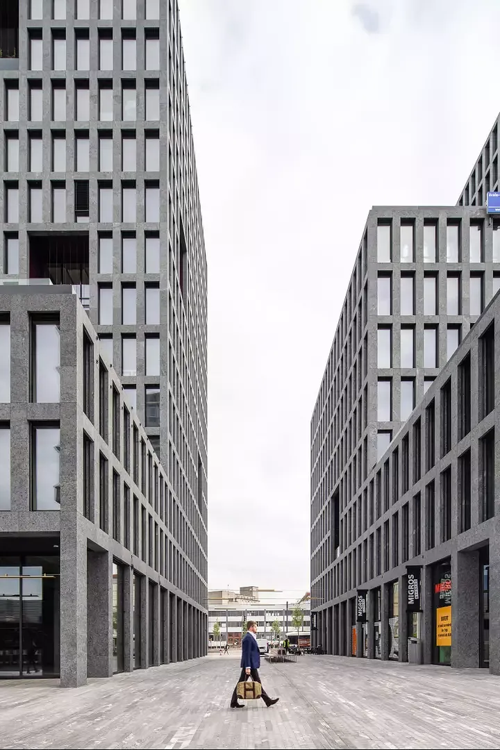 Entre B1 Est et Ouest