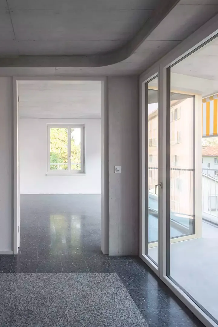 Blick von Halle zu Wohnraum