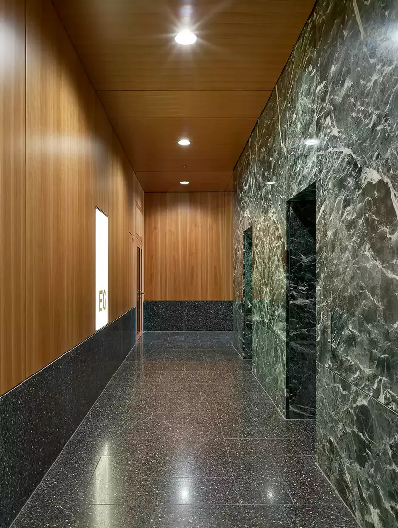 Liftzugänge Hauptfoyer