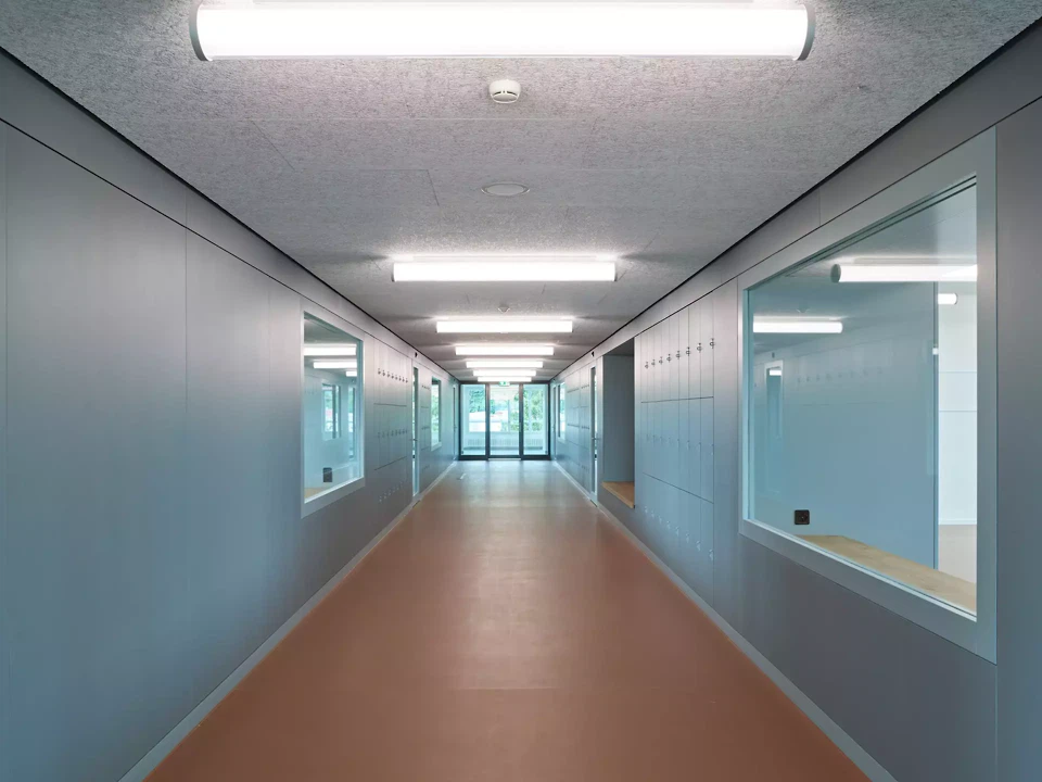 Korridor Sekundarschule im Hochaus Trakt 6