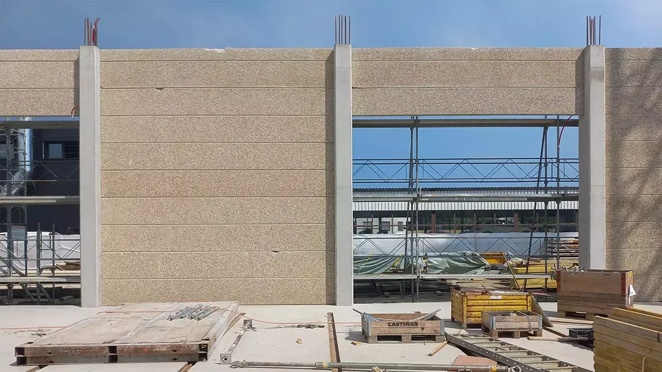 Mise en oeuvre inversée des préfabriqués en béton lavé