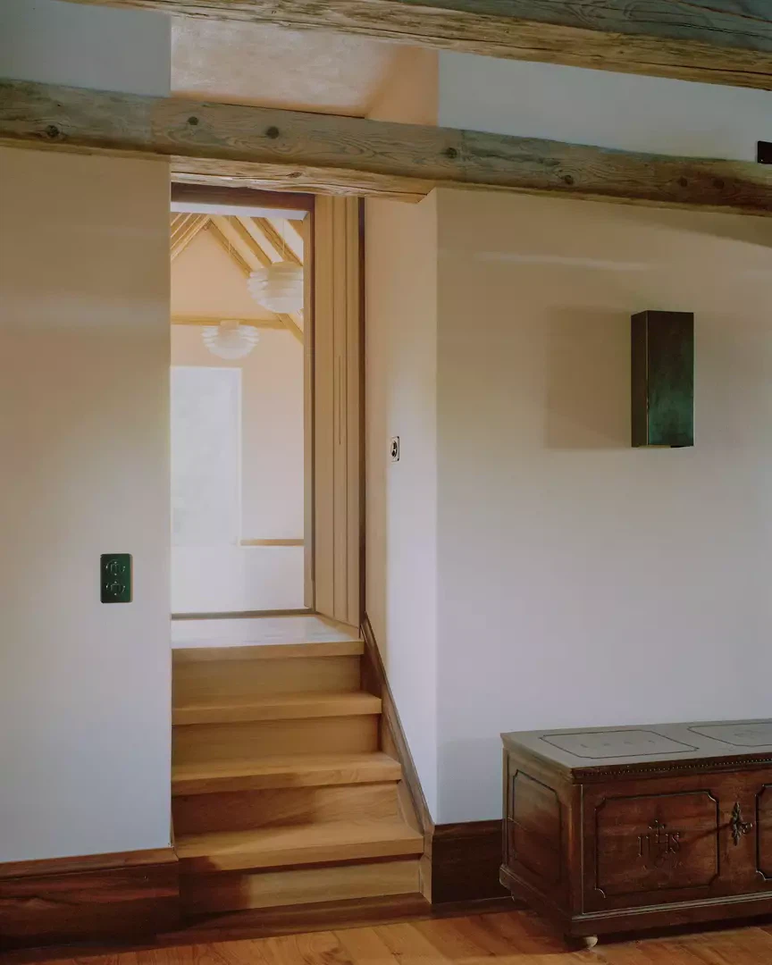 Niveauübergang zwischen Wohnteil und Scheunenteil