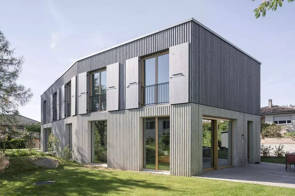maison volets ouverts