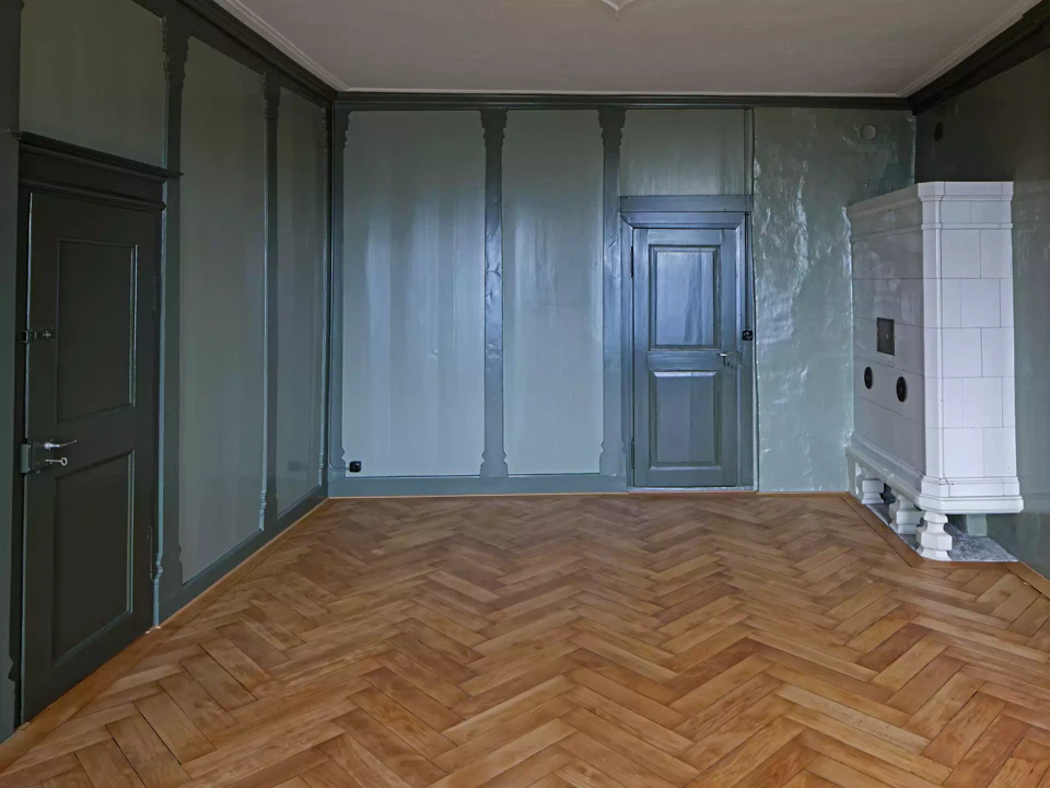 Mittleres Südostzimmer Obergeschoss mit Kachelofen