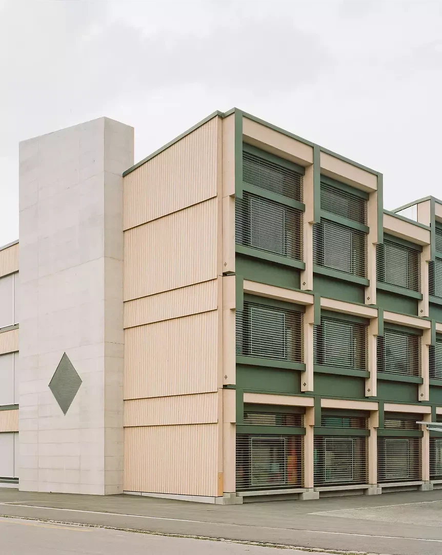 Die campusartige Setzung entflechtet optimal die Funktionen, bewahrt aber die gemeinschaftliche Idee der Schulanlage.