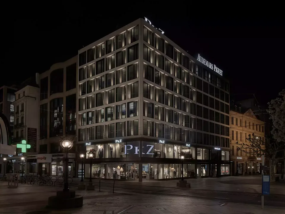 Vue nocturne depuis l'angle Confédération/Fusterie