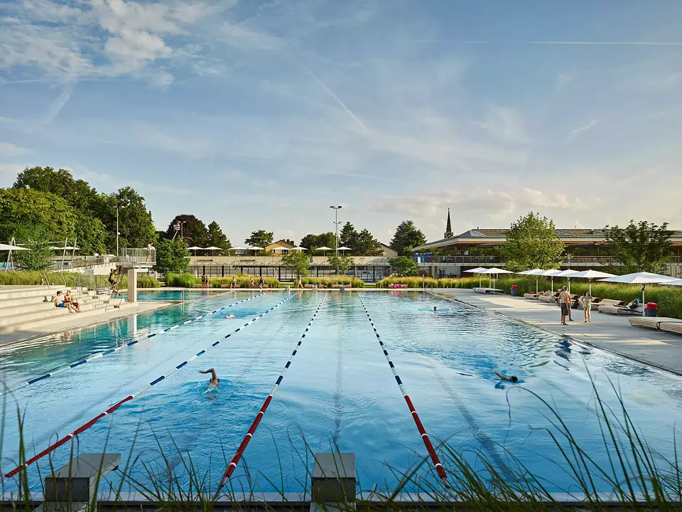 Schwimmbecken