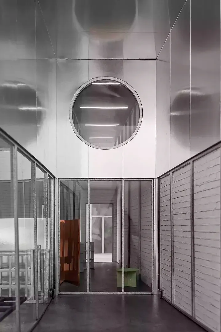 Entrée to the showroom on Langstrasse with view into the backyard and up to the catwalk
