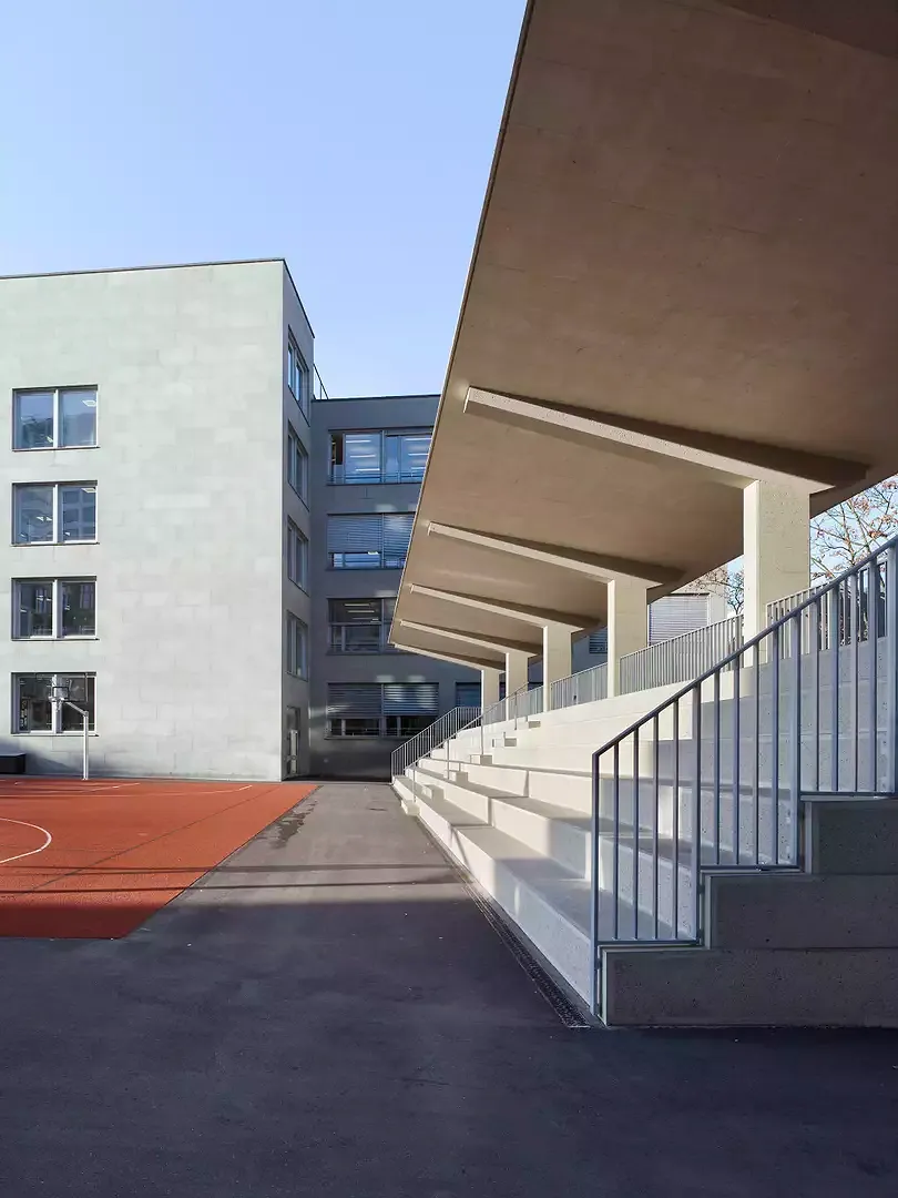 Tribüne, Treppen, Geländer
