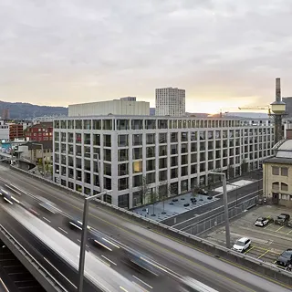 Geschäftshaus am Schiffbauplatz