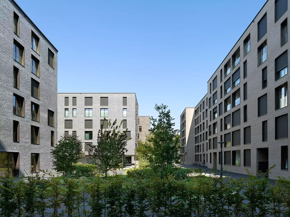 Blick in den Hof zwischen Haus C und B