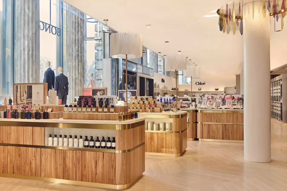 Beautyprodukte im Erdgeschoss