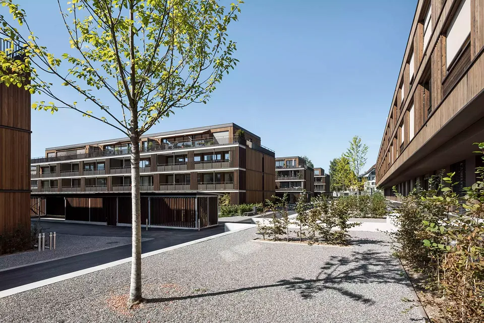 Zwischenraum / Vorplatz