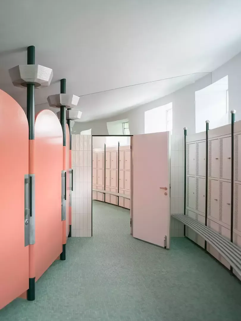 Innenansicht der Umkleideräume