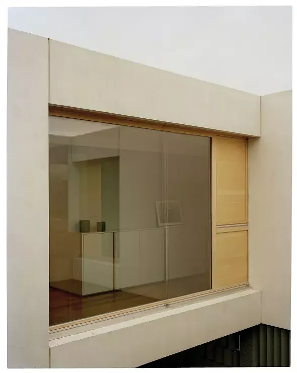 détail d'ouverture sur patio intérieur