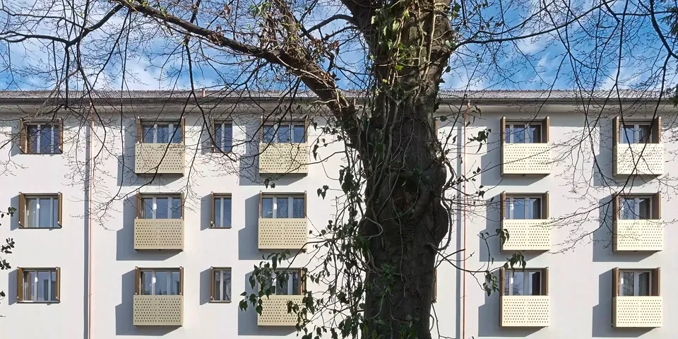 Westseite, französische Balkone