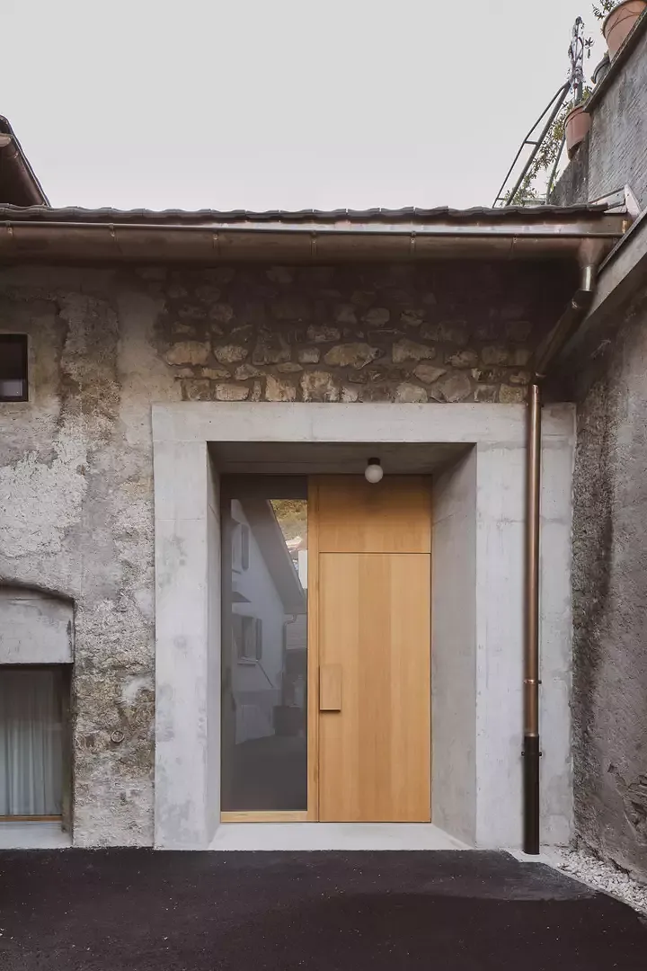 Façade est