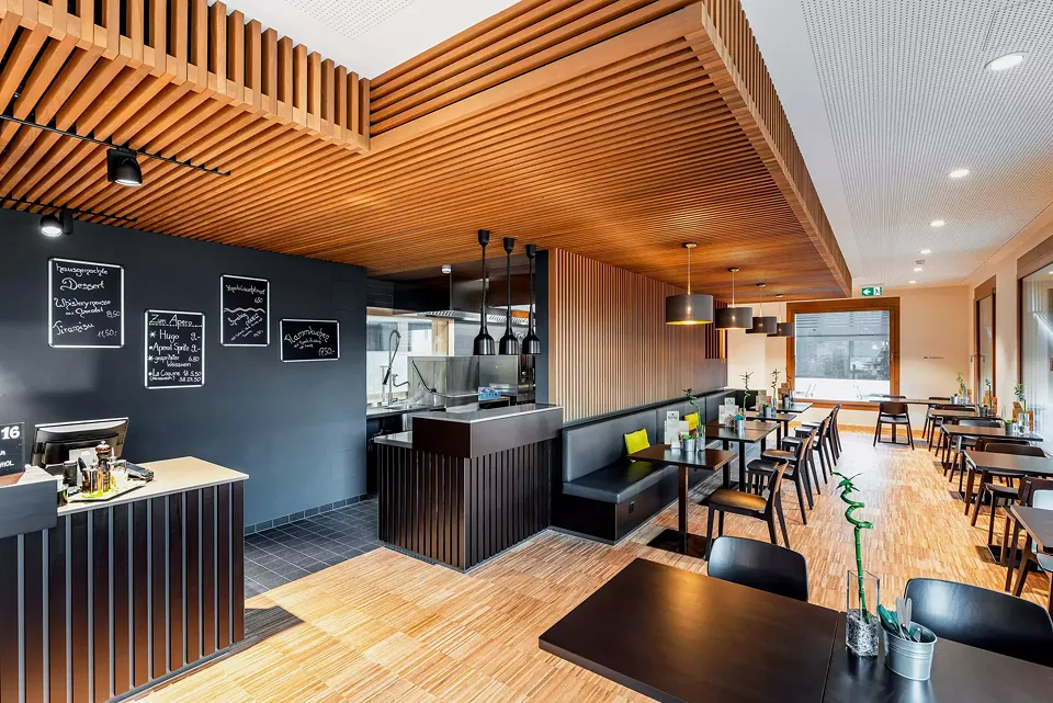 Le concept de base du  Centre sur le Chileweg prévoit également un café-bistro (voir photo),  une filiale d’une boulangerie et un magasin de village.