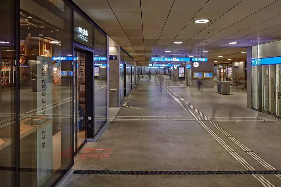 SBB-Unterführung mit Shops