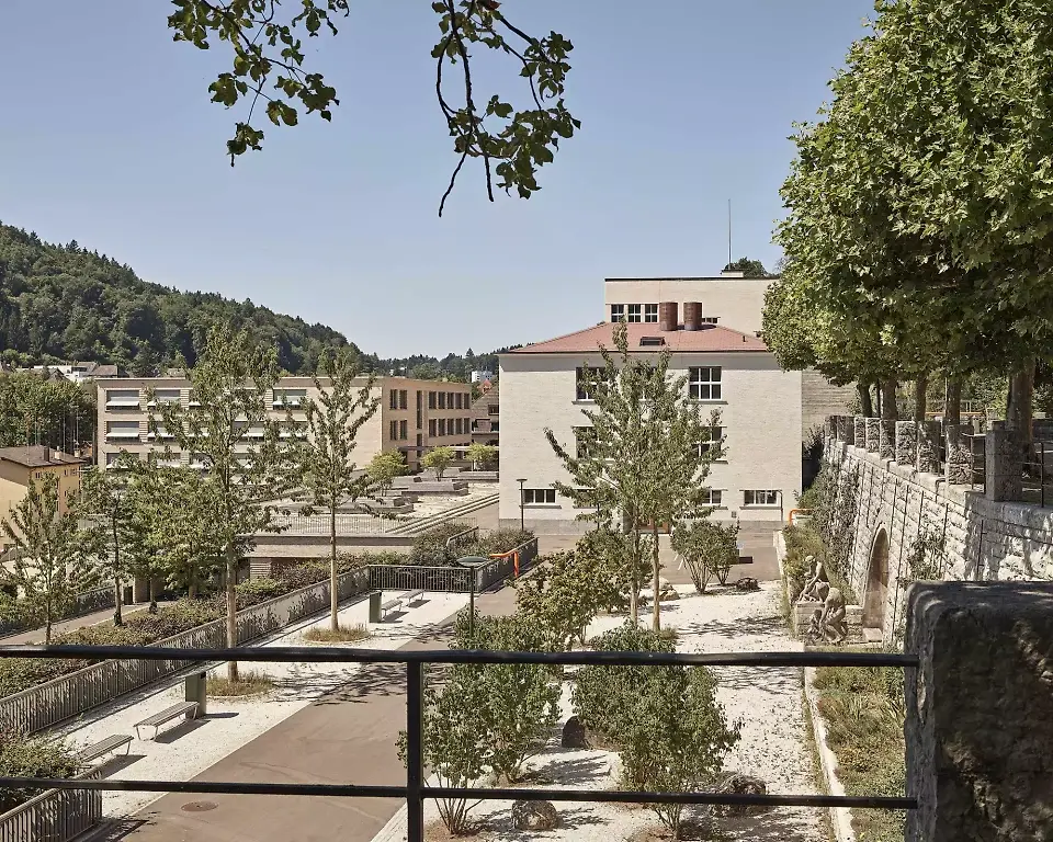 Blick auf die Schulanlage 