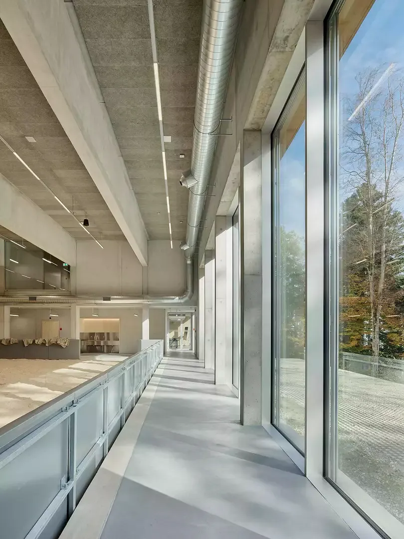 paroi vitrée, halle de lutte suisse
