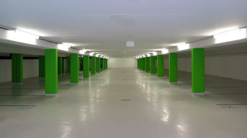 Garagenstellplätze unter dem Garten