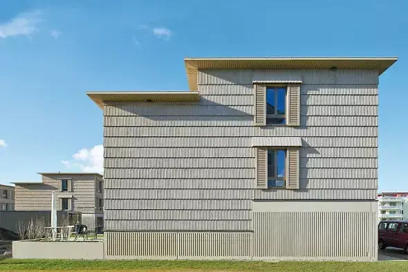 Stirnfassade eines Reihenhauses