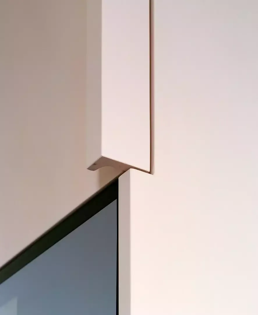 Detail Küchenschrank Griffleiste