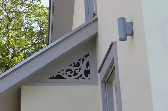 Holzschnitzereidetail Altbau
