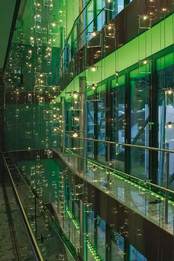 Lichtspiel im Foyer