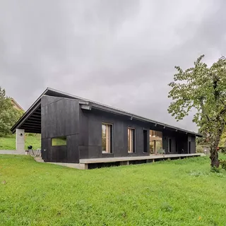 Maison en bois préfabriqué