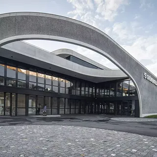 Immeuble de bureaux Grünenfelder – Haute technologie et artisanat dans une enveloppe de pierre