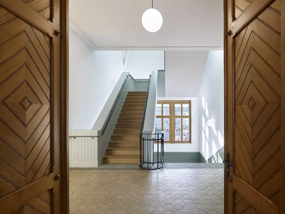 Neue Treppe vom Obergeschoss aus