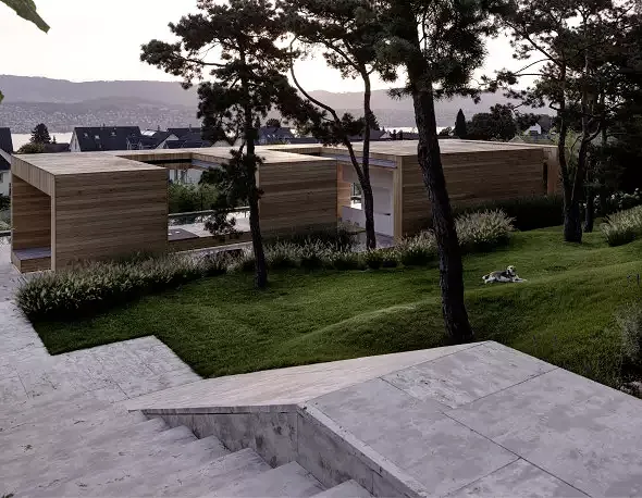 Blick auf das Poolhaus