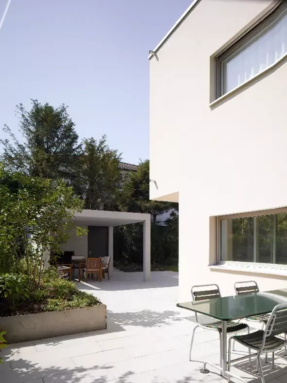 Blick zur Pergola