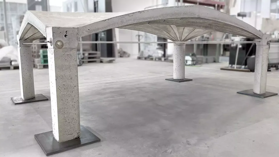 Thin fan-vaulted concrete shell without floor build-up
