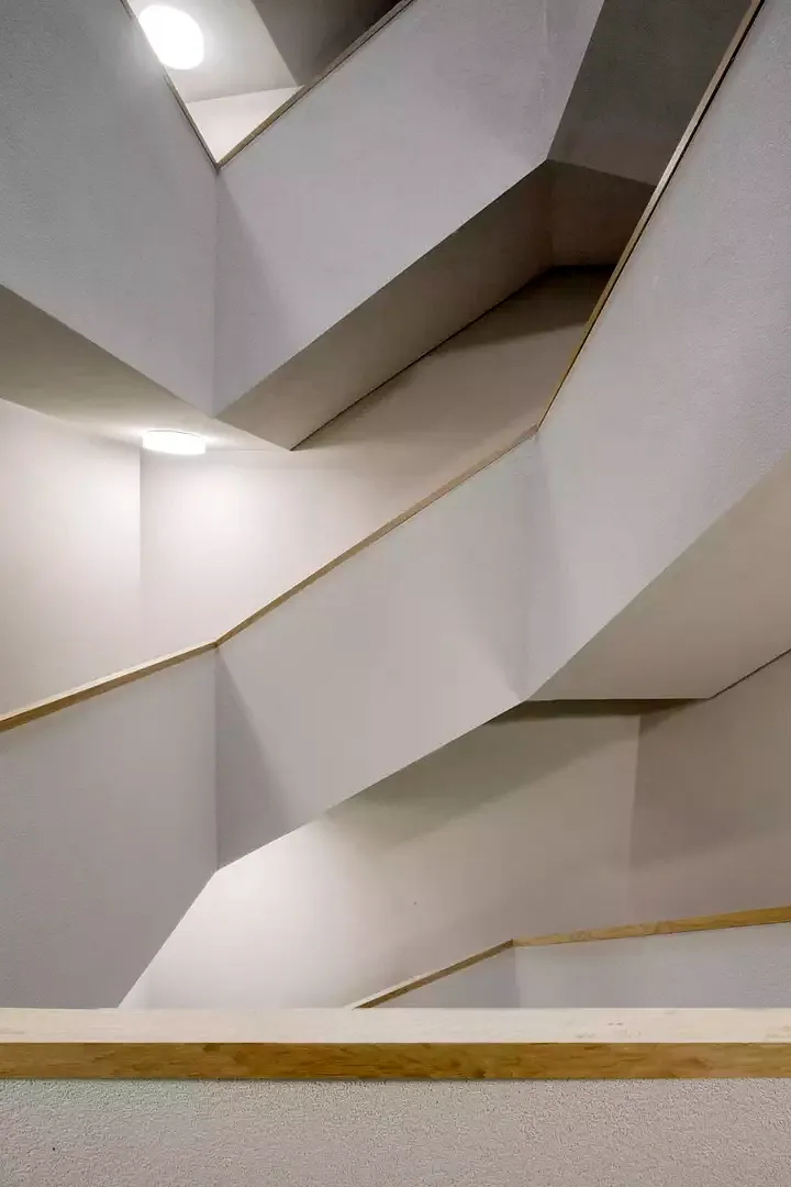 002_AVM_Escalier 2