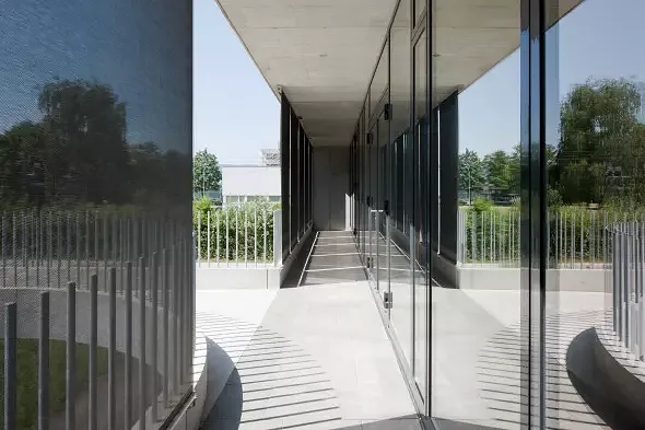 Fassadenzwischenraum (Stoffstoren/Absturzsicherung/Fensterfront)