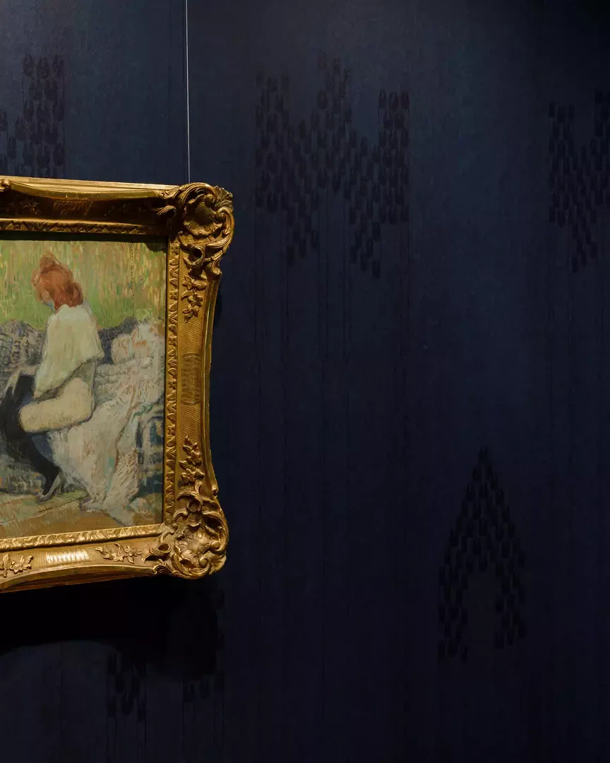 Das alte Gartenzimmer mit neuer nachtblauer Tapete, in Anlehnung  an ein Stoffmotiv Hedy Hahnlosers