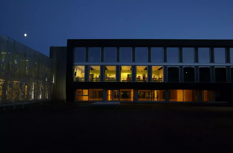 Façade B2 de nuit